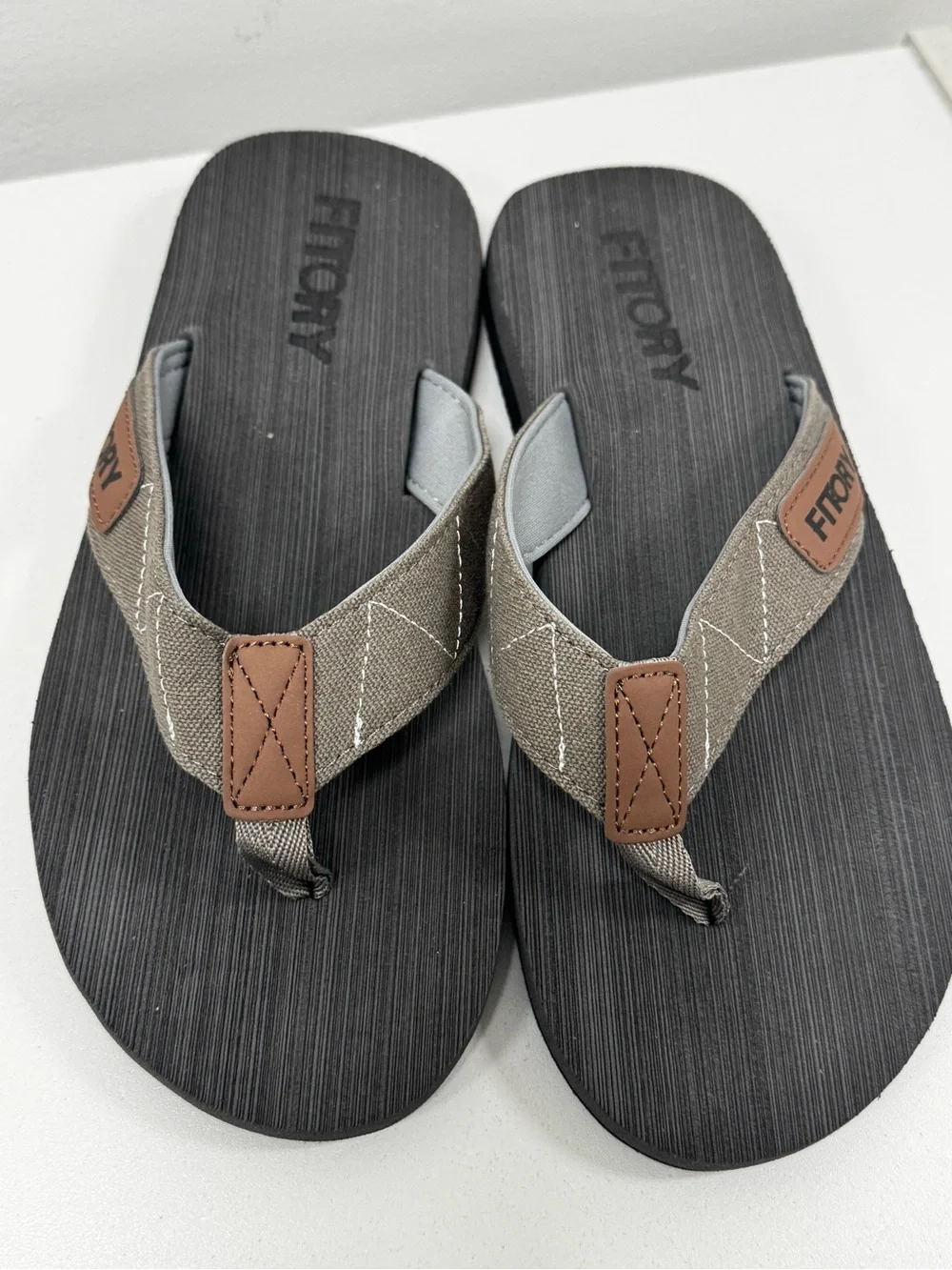 Mens Size 10 Flip Flops Fitory Thong Sandals Brown 43 EU Summer Beach Shoes